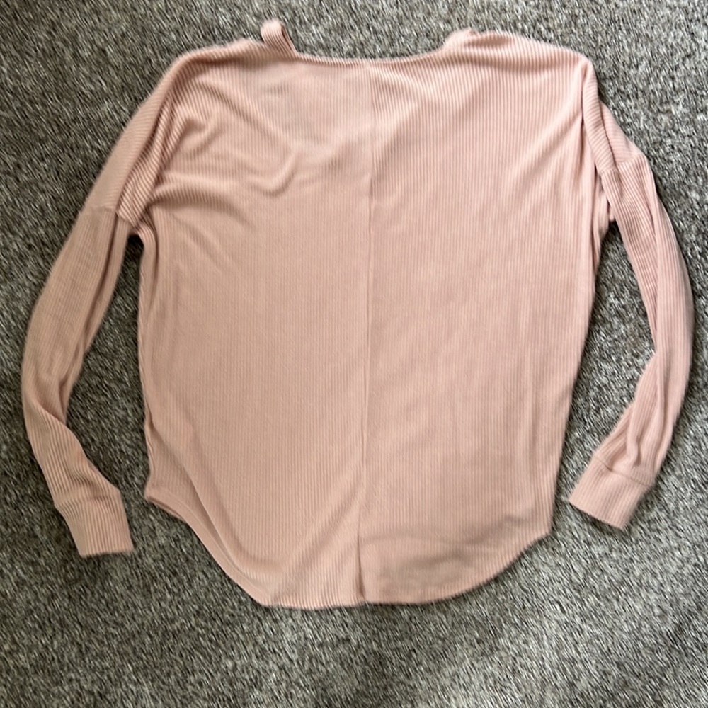 Express Cutout Top - Picture 7 of 8
